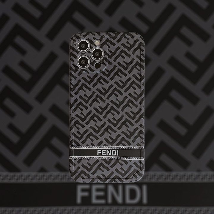 FENDI iPhone 15 Pro Max ケース 芸能人愛用