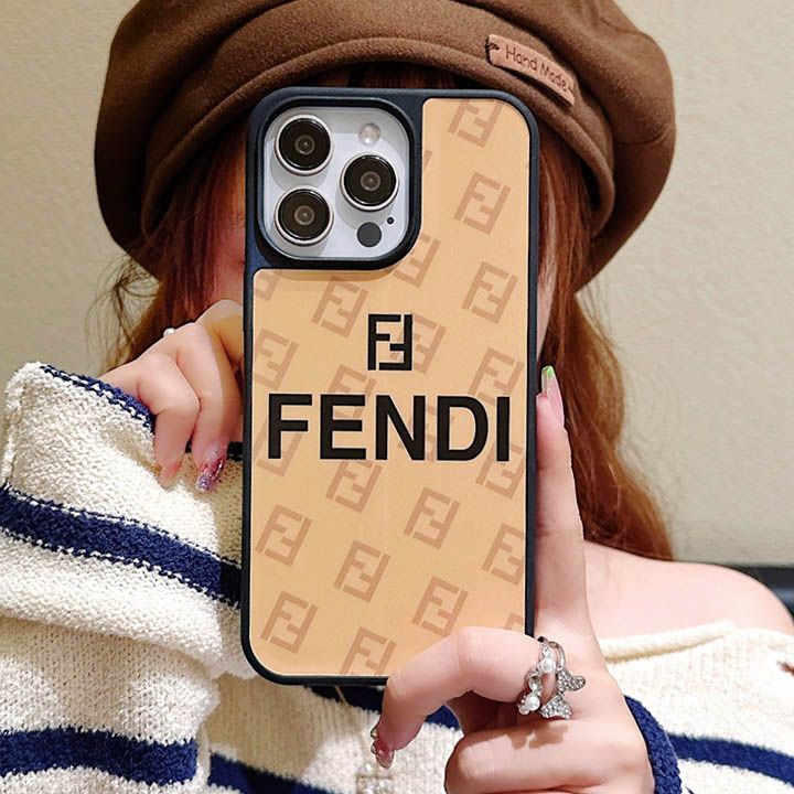 アイフォン 15 フェンディ fendi スマホケース